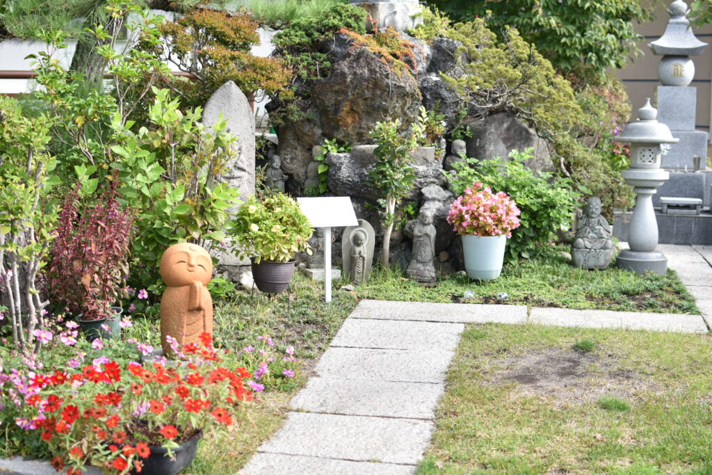 湯川寺の境内の様子