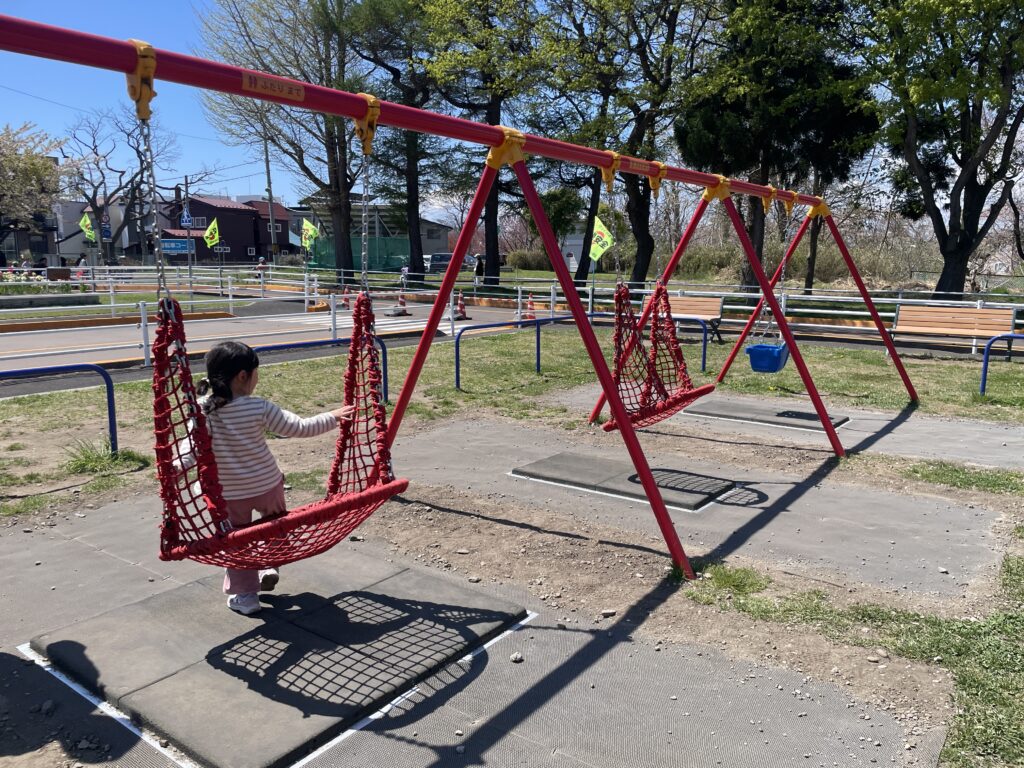 梁川交通公園の遊具の写真