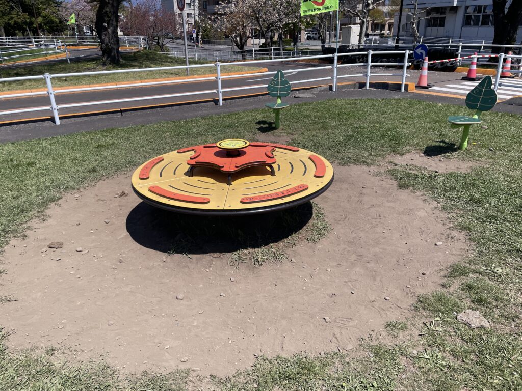 梁川交通公園の遊具の写真